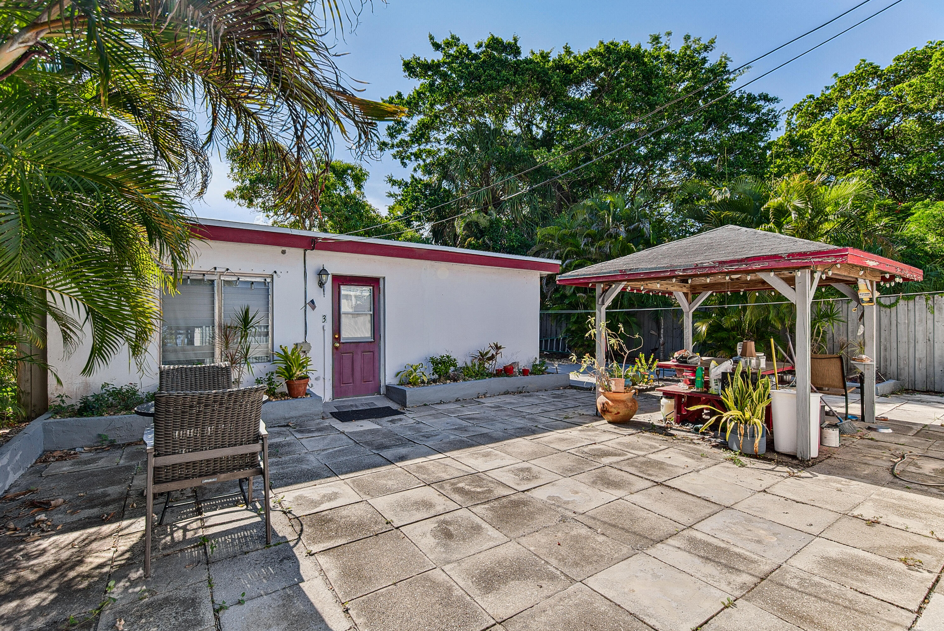 1223 NE 3rd Avenue 1-3
