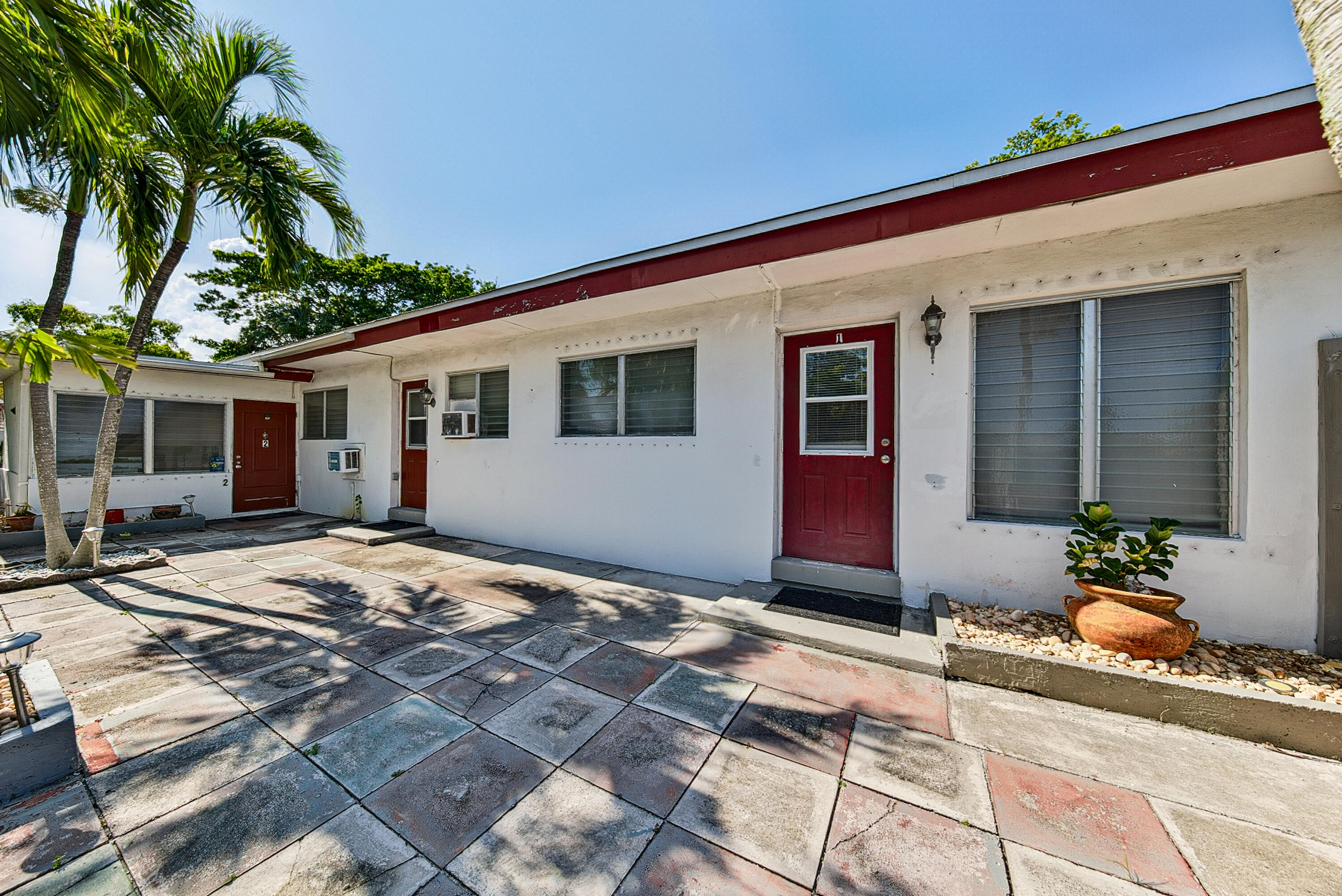 1223 NE 3rd Avenue 1-3