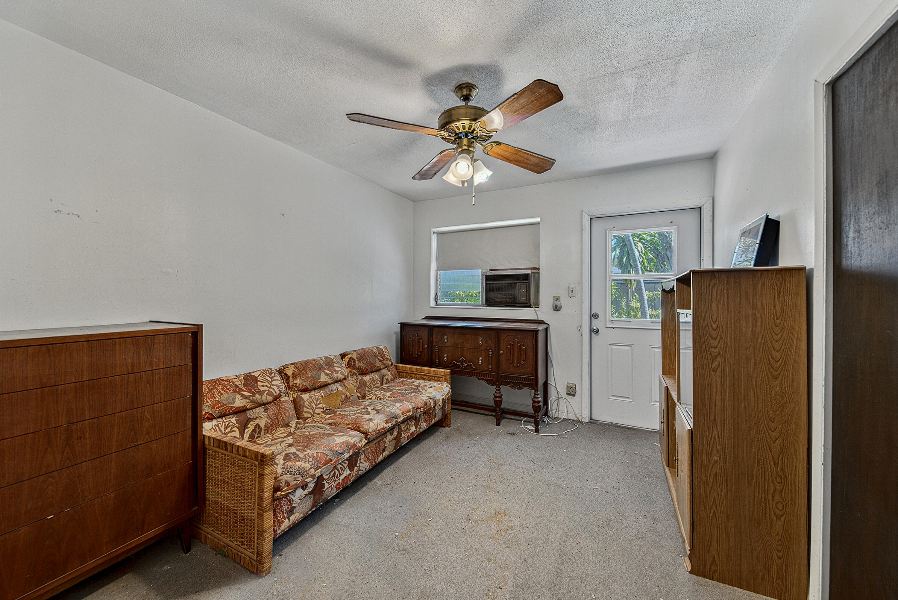1223 NE 3rd Avenue 1-3