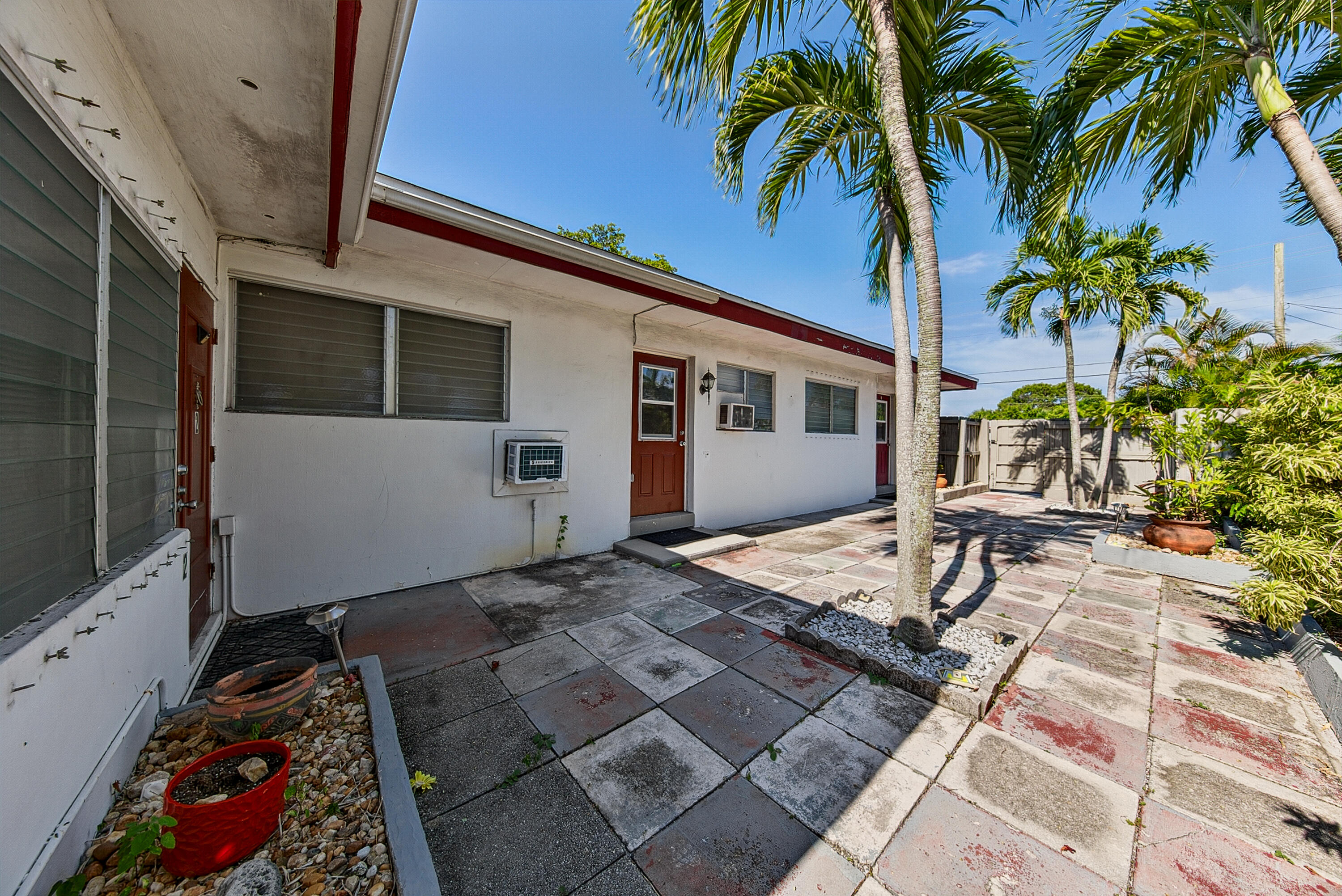 1223 NE 3rd Avenue 1-3