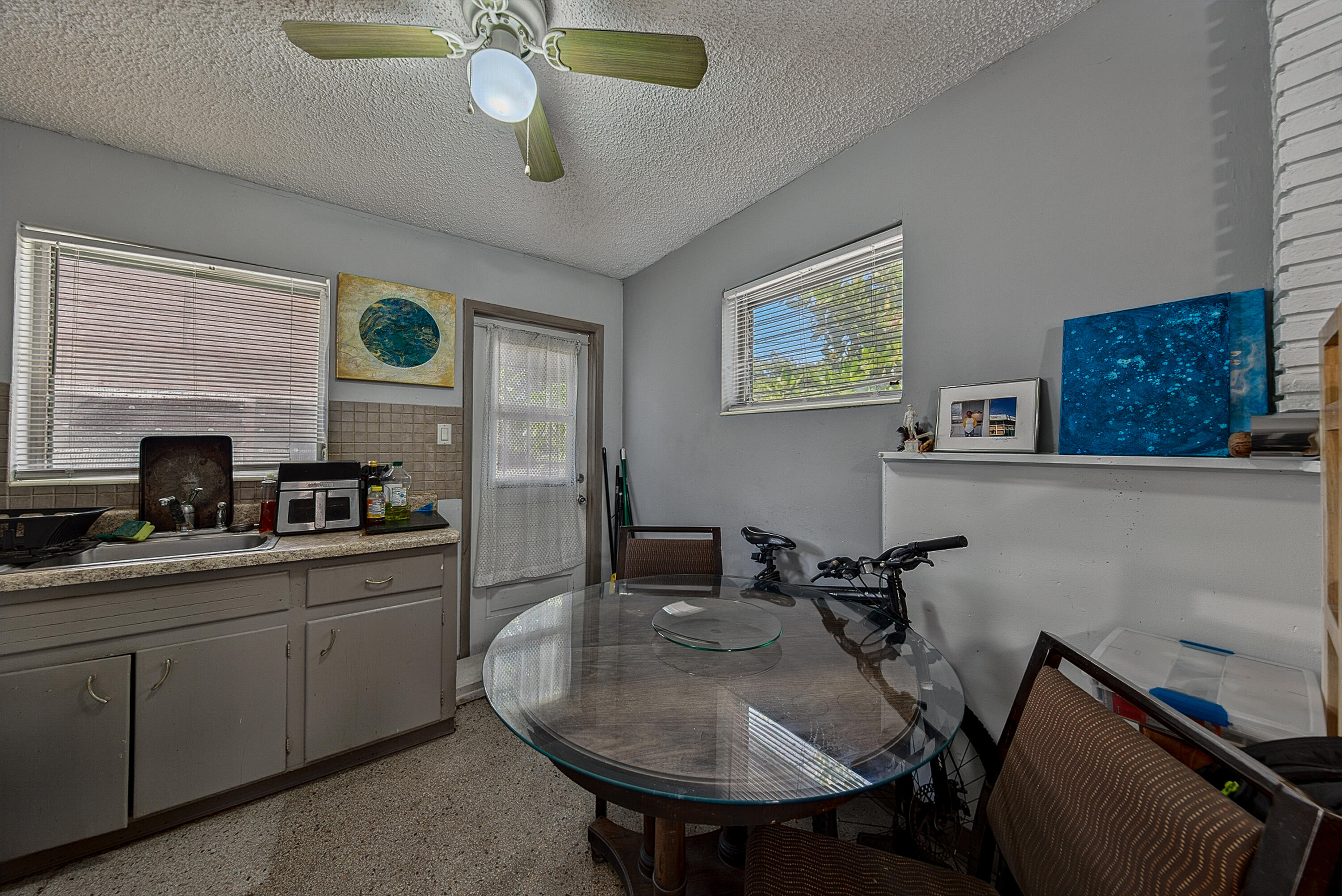 1223 NE 3rd Avenue 1-3