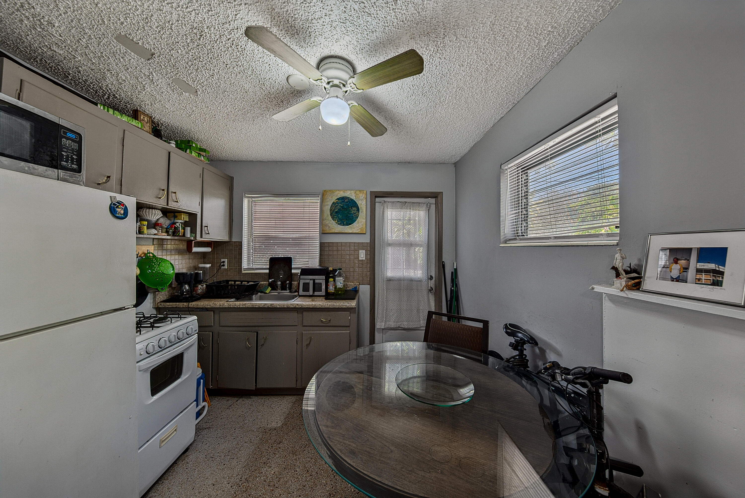 1223 NE 3rd Avenue 1-3