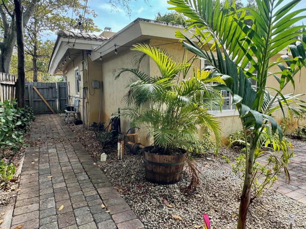 1217 NW 7th Ave Front