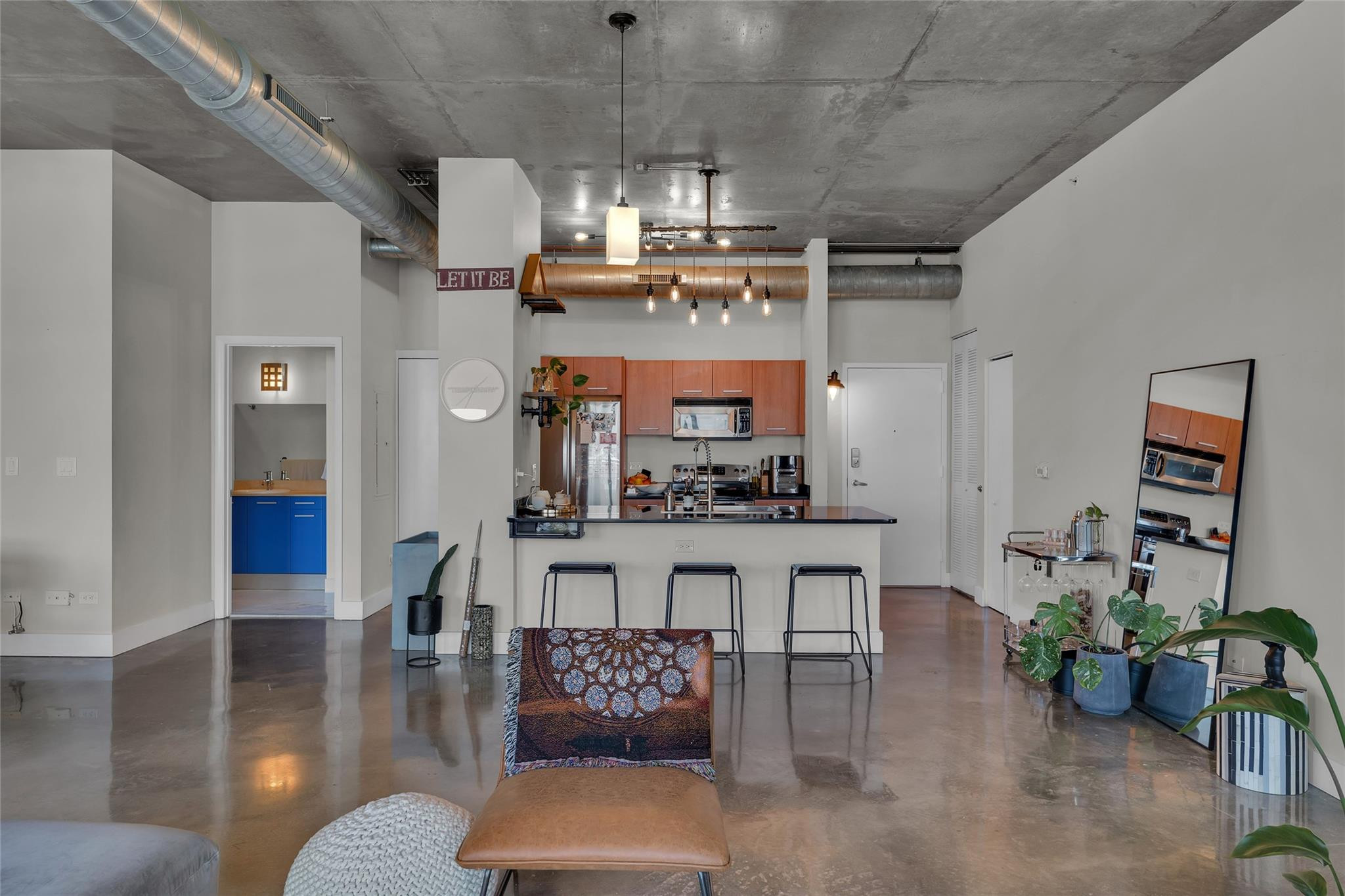 313 NE 2nd St 905