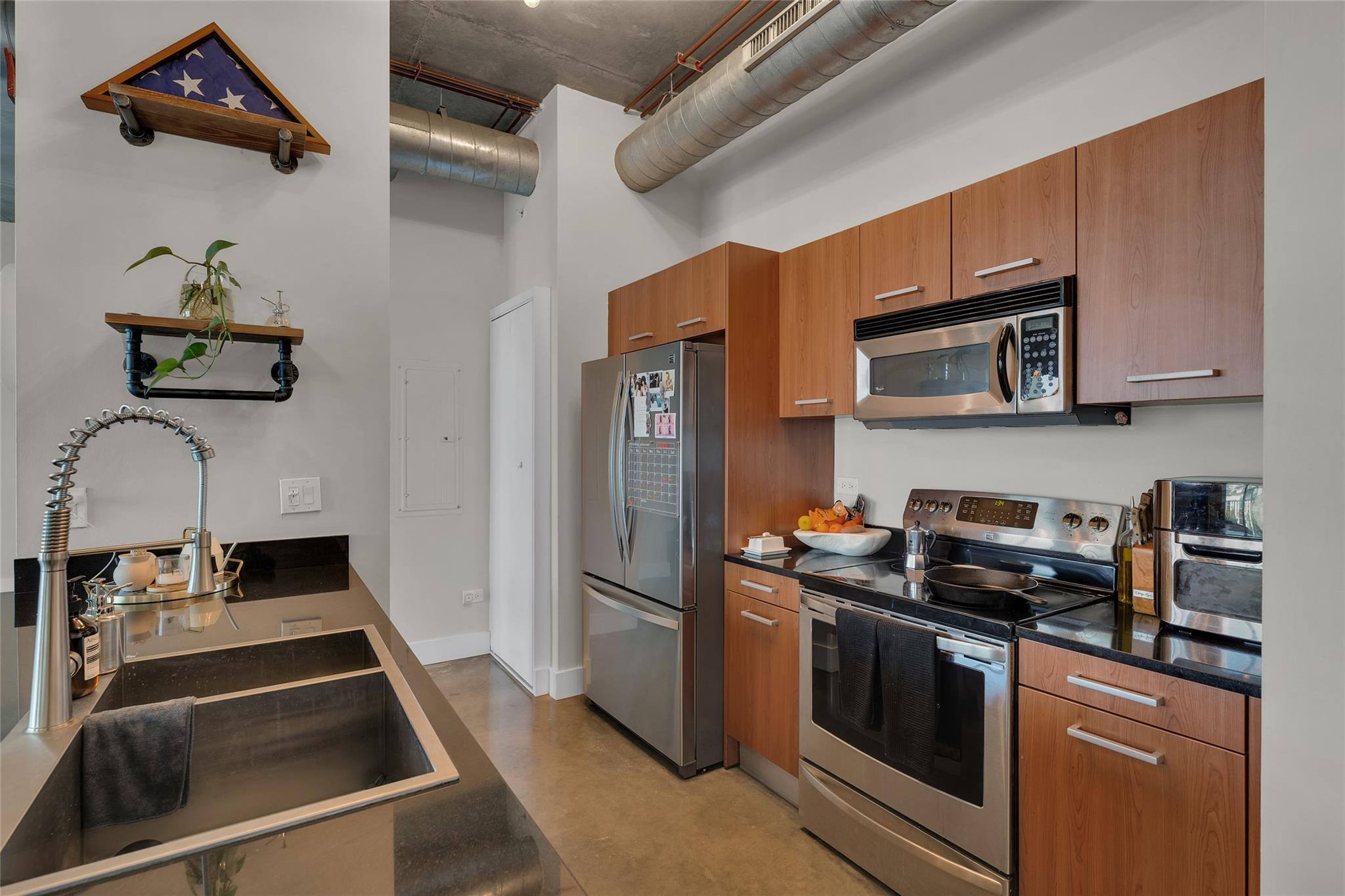 313 NE 2nd St 905