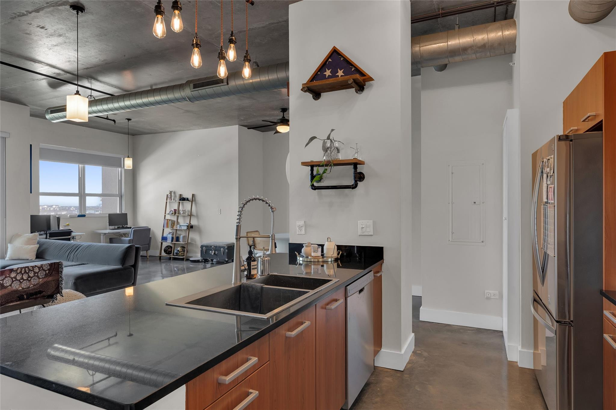 313 NE 2nd St 905