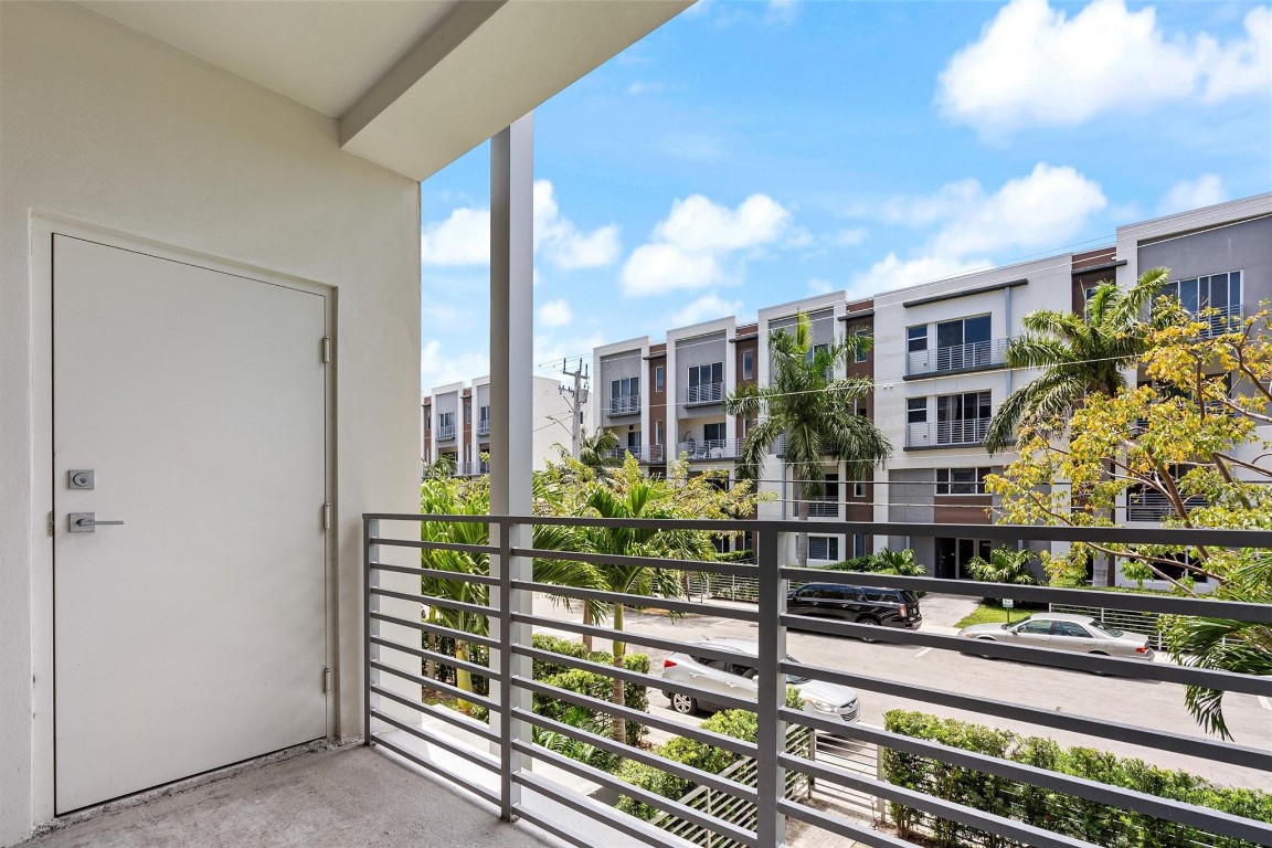 1044 NE 18th Ave 101