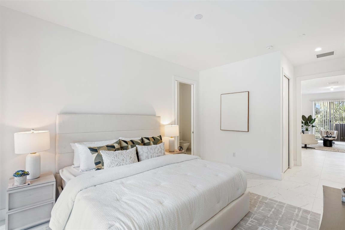 1044 NE 18th Ave 101