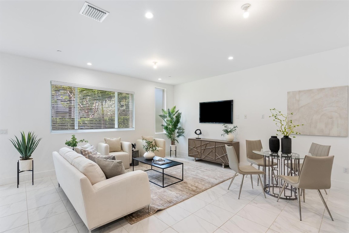 1044 NE 18th Ave 101