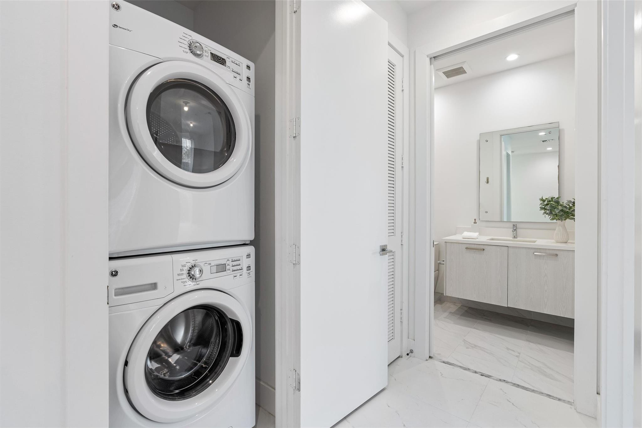 1044 NE 18th Ave 101