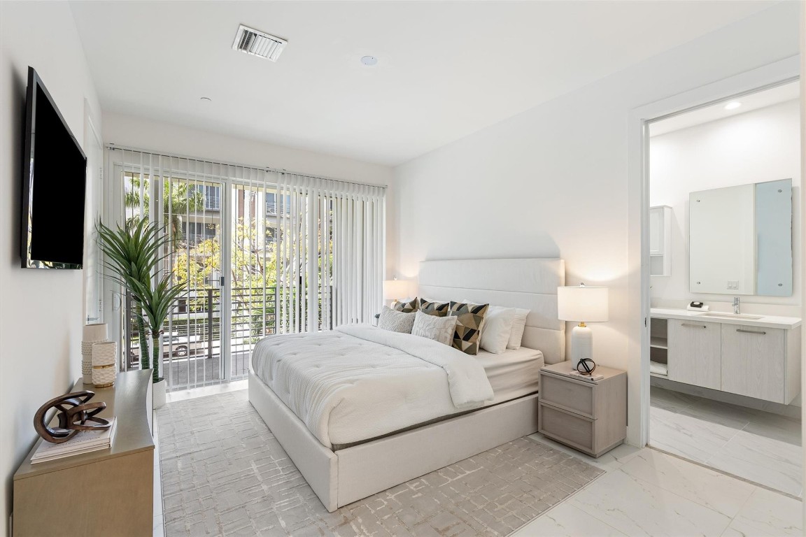 1044 NE 18th Ave 101