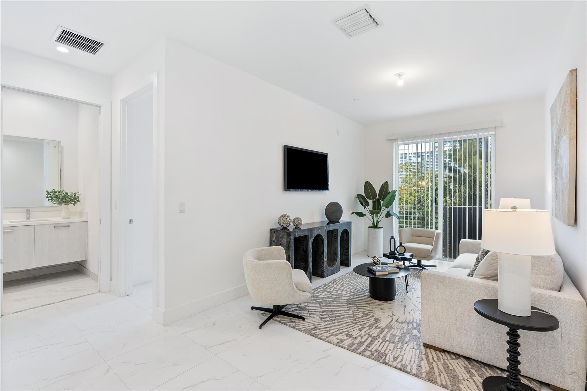 1044 NE 18th Ave 101