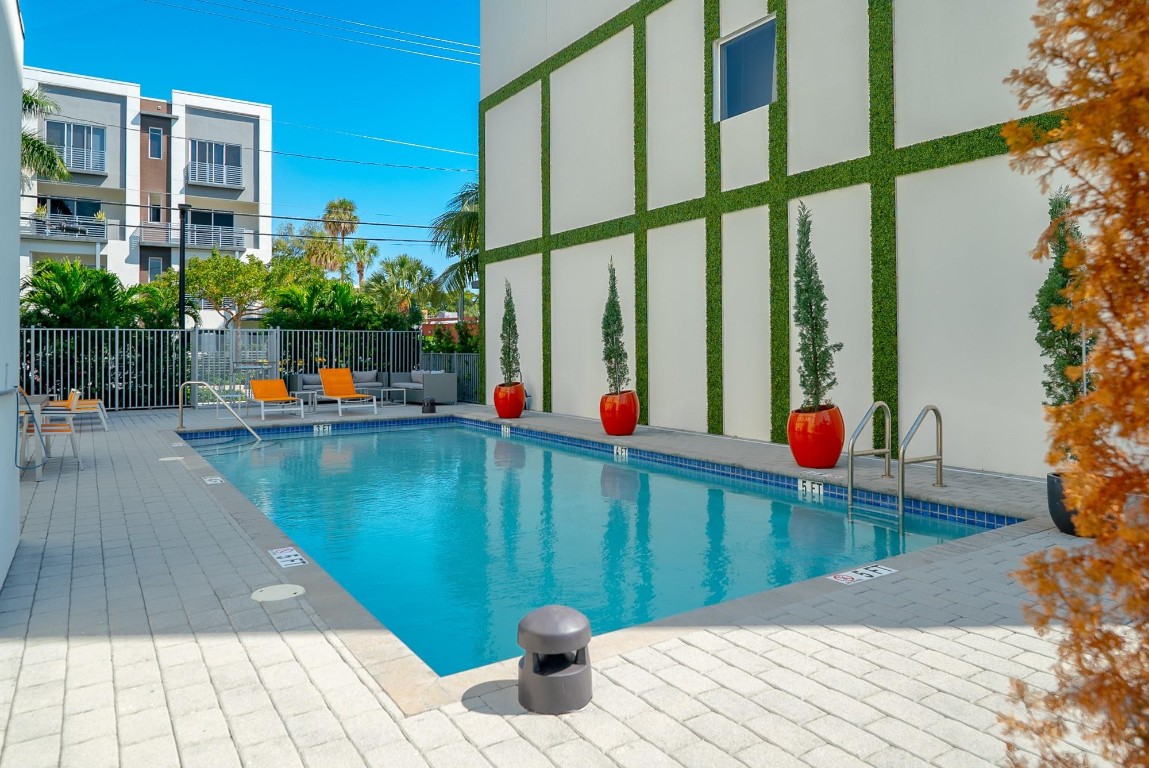 1044 NE 18th Ave 101