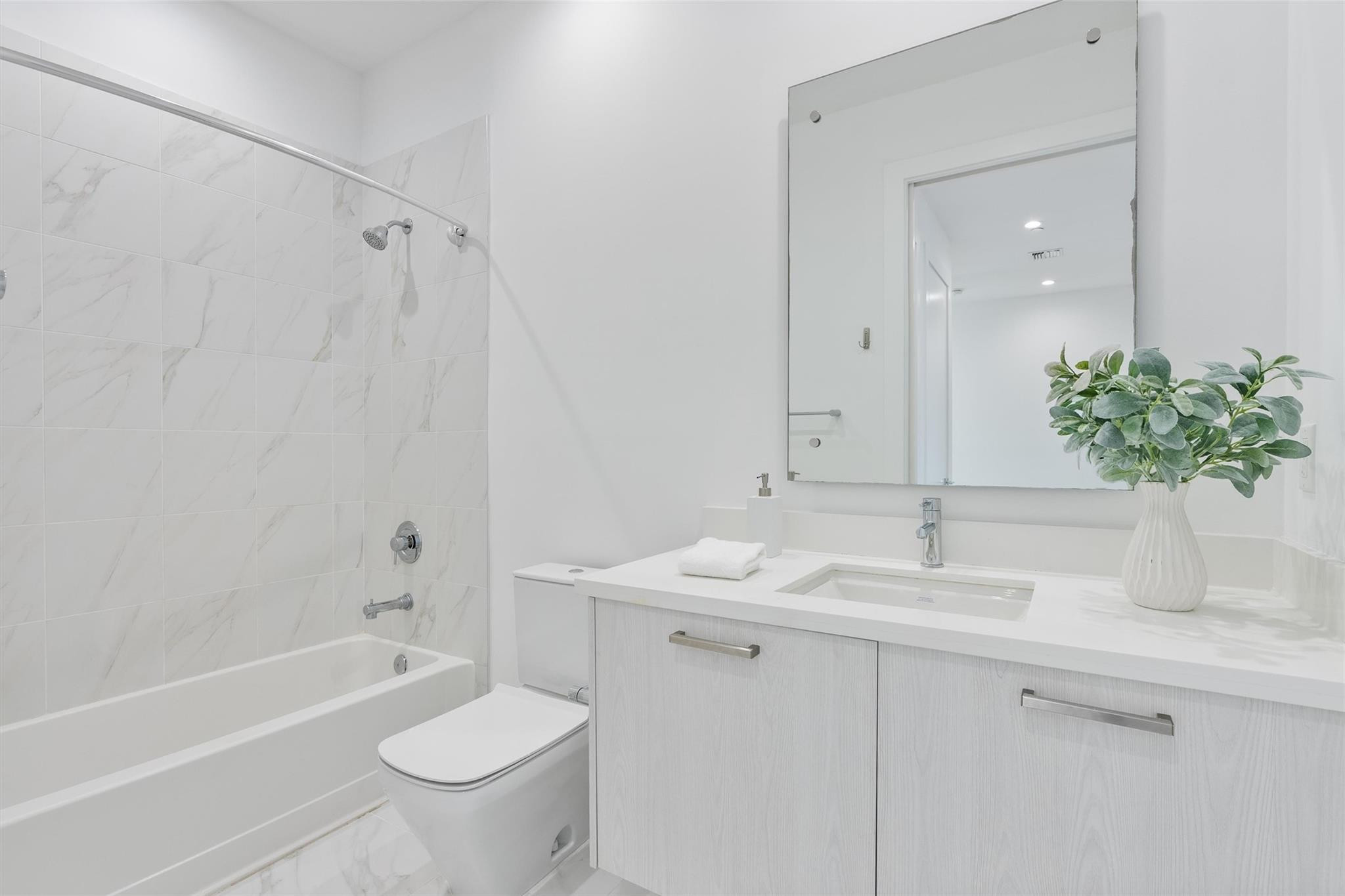 1044 NE 18th Ave 101