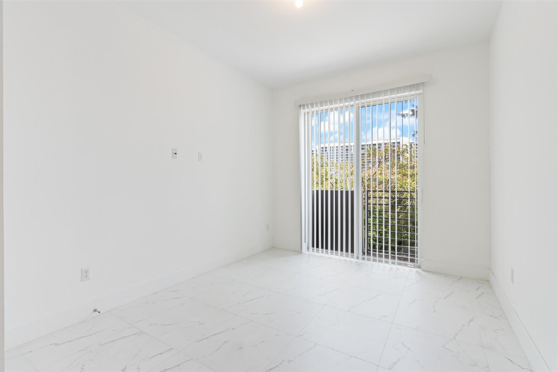 1044 NE 18th Ave 101