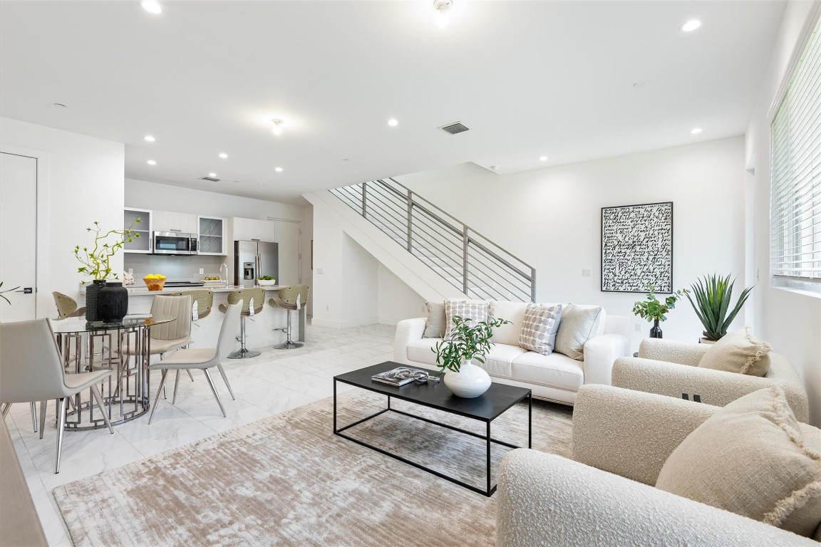 1044 NE 18th Ave 101