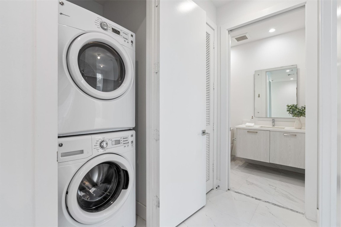 1044 NE 18th Ave 101