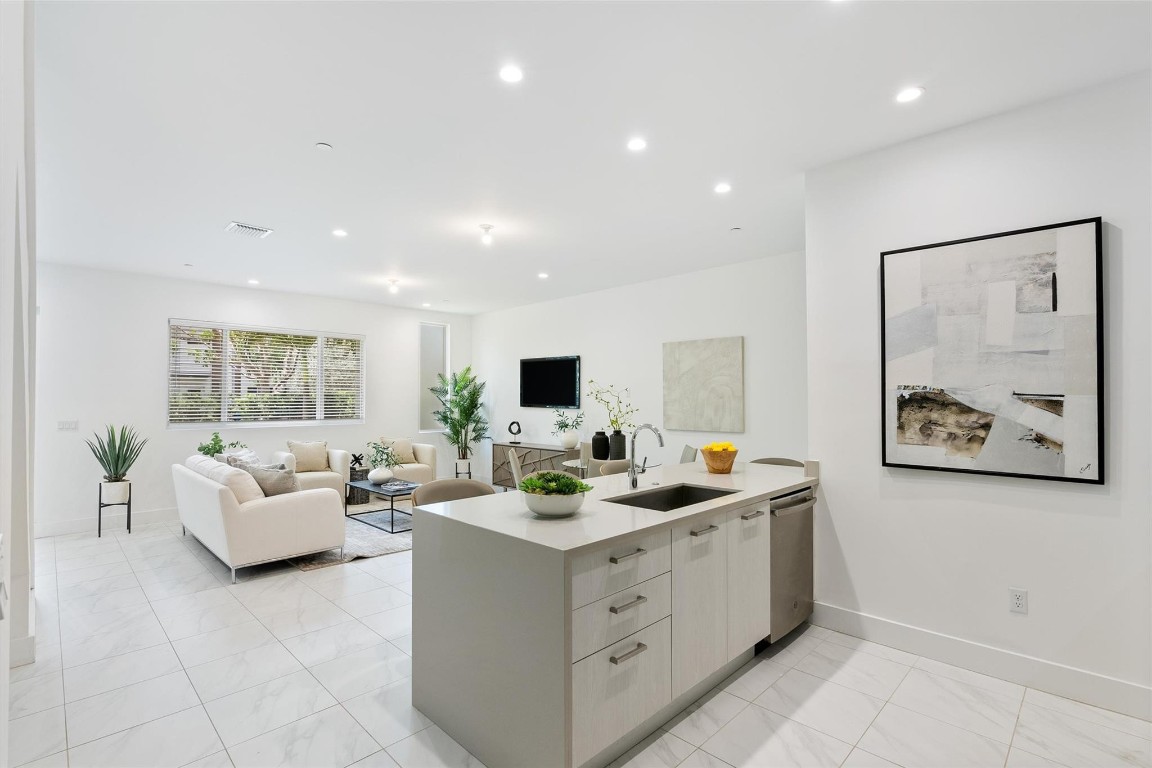 1044 NE 18th Ave 101