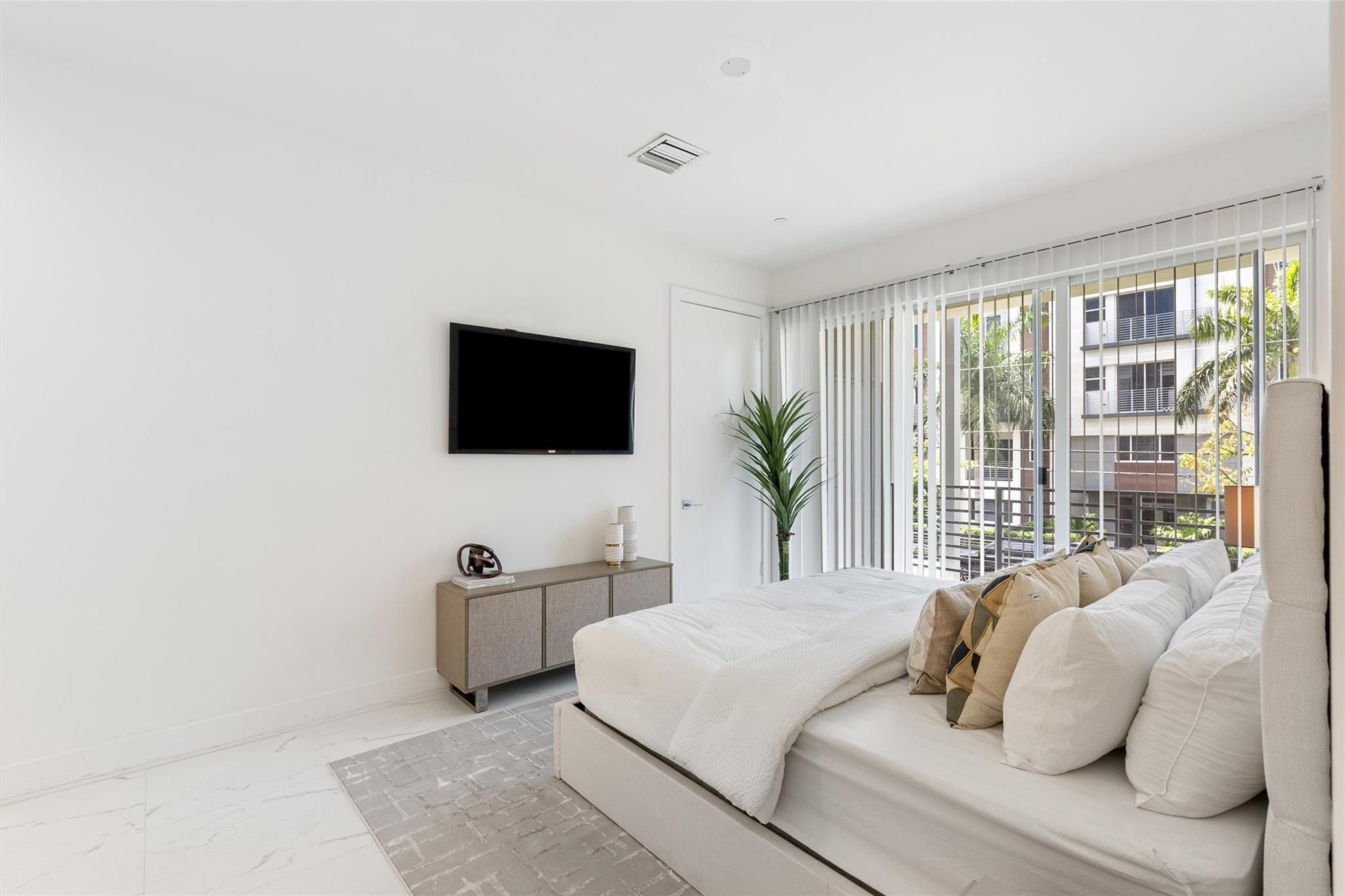 1044 NE 18th Ave 101