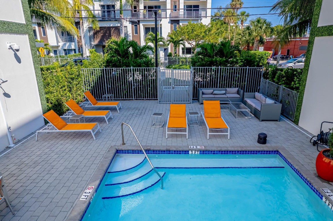 1044 NE 18th Ave 101