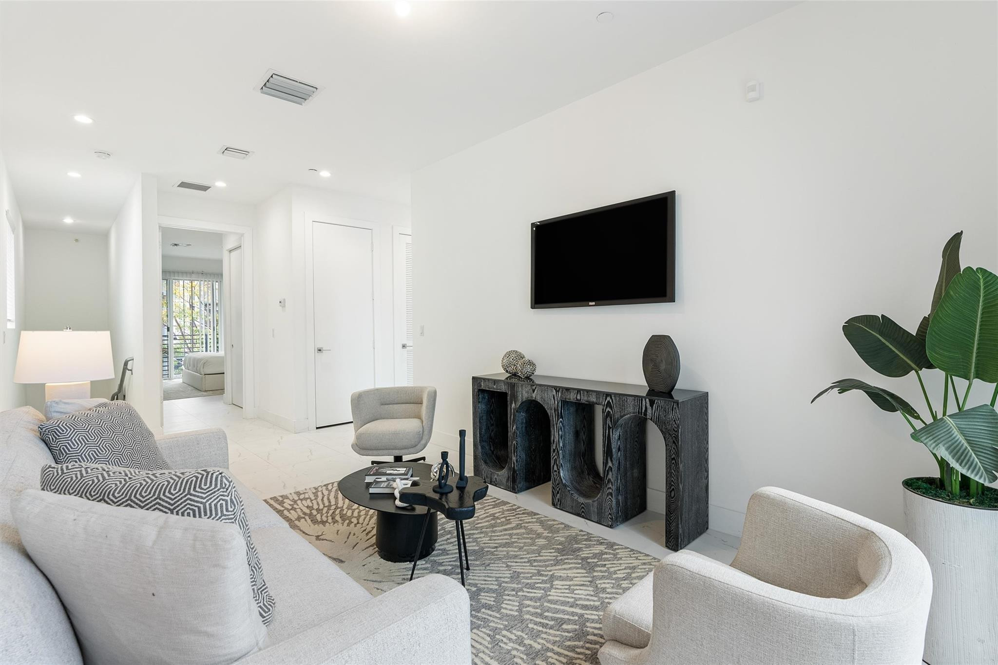 1044 NE 18th Ave 101