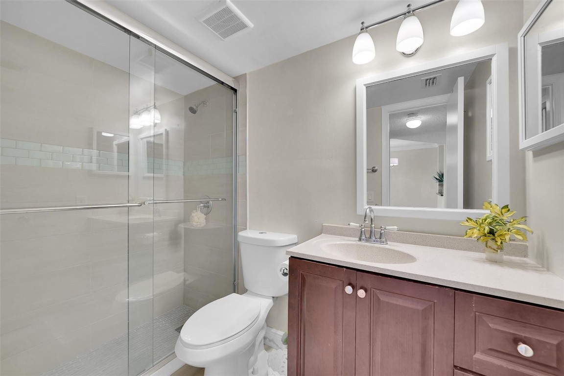 117 Lake emerald drive 407