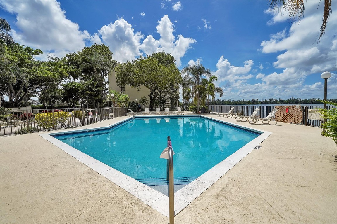 117 Lake emerald drive 407