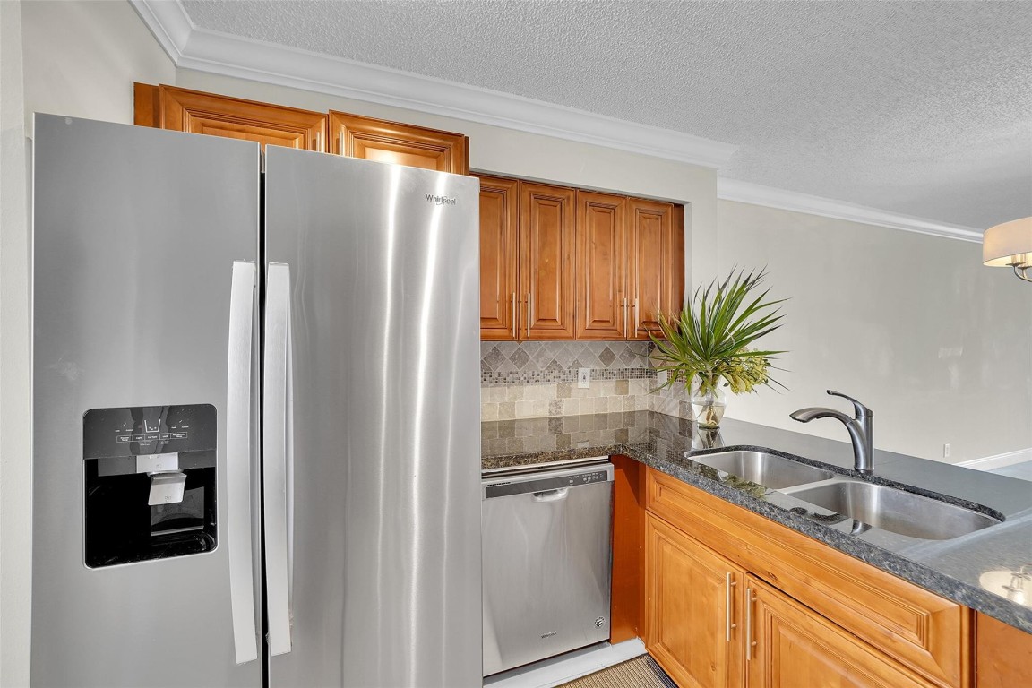 117 Lake emerald drive 407