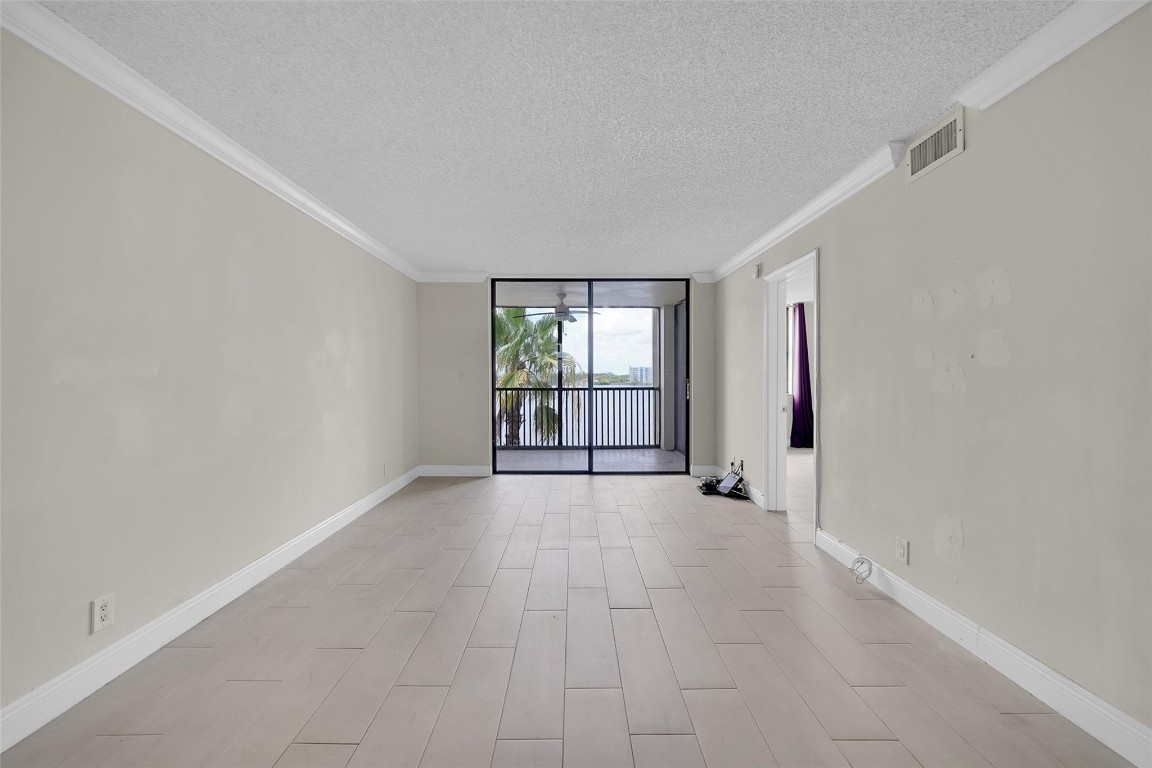 117 Lake emerald drive 407