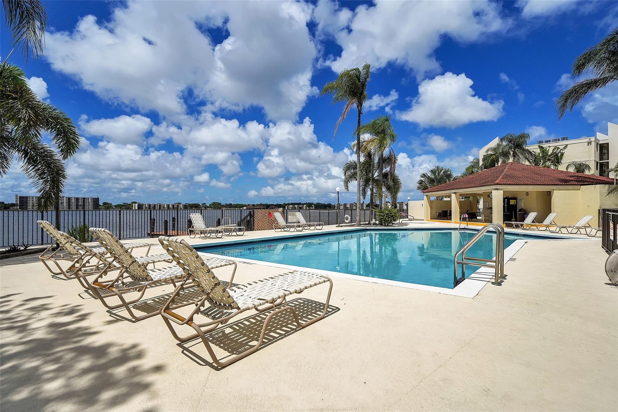 117 Lake emerald drive 407