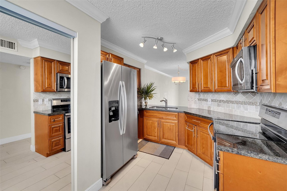 117 Lake emerald drive 407