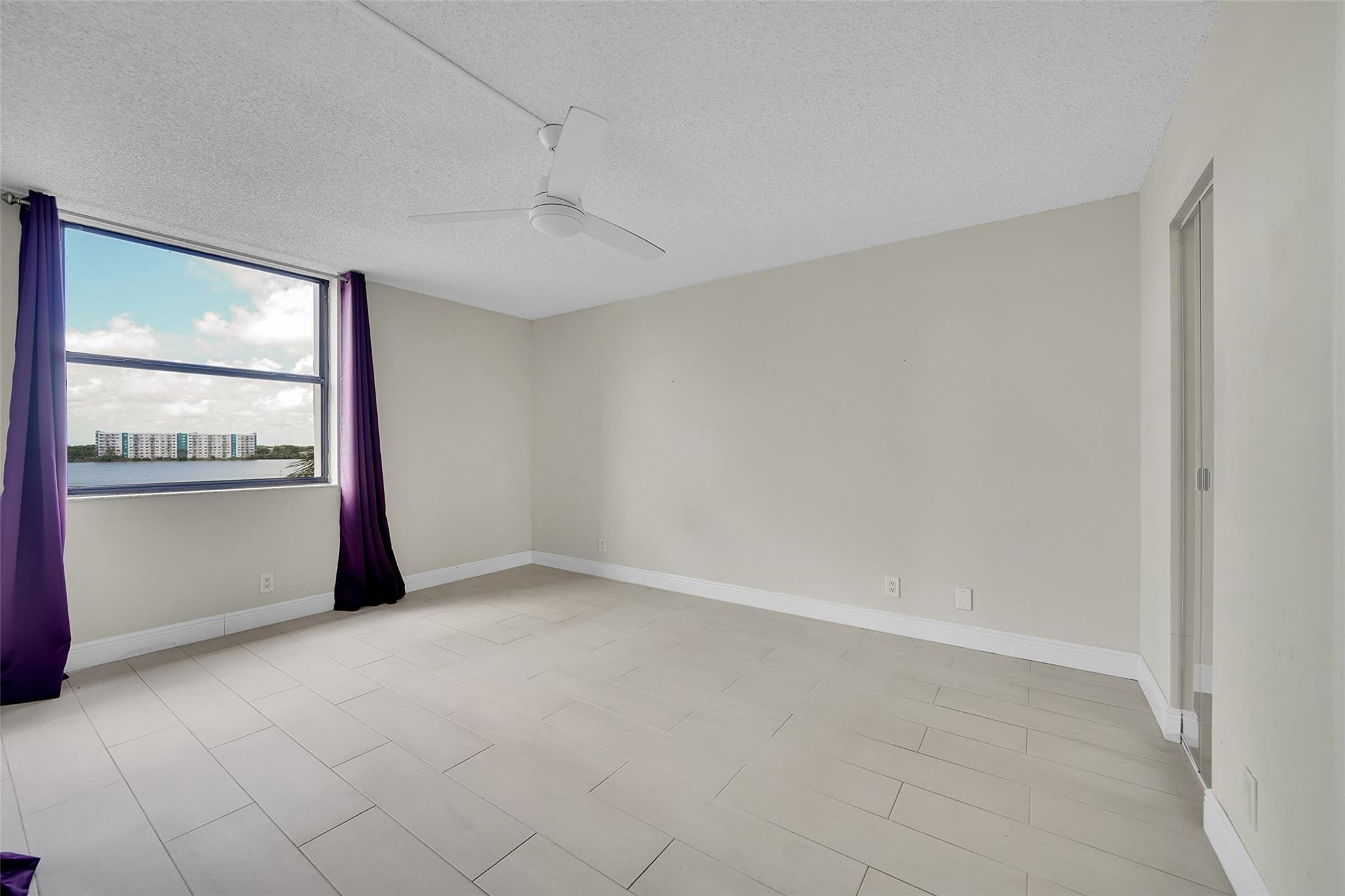 117 Lake emerald drive 407