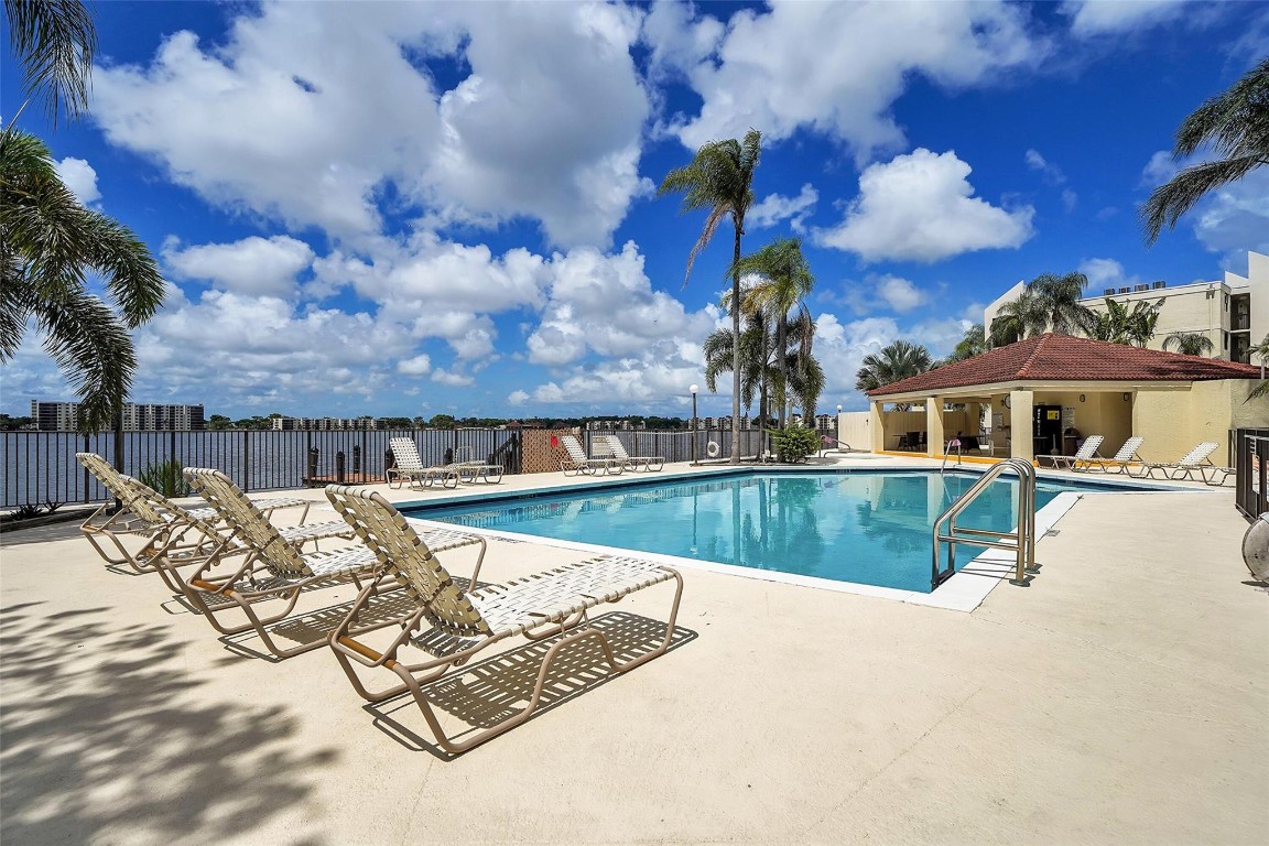 117 Lake emerald drive 407