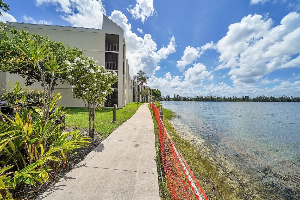 117 Lake emerald drive 407