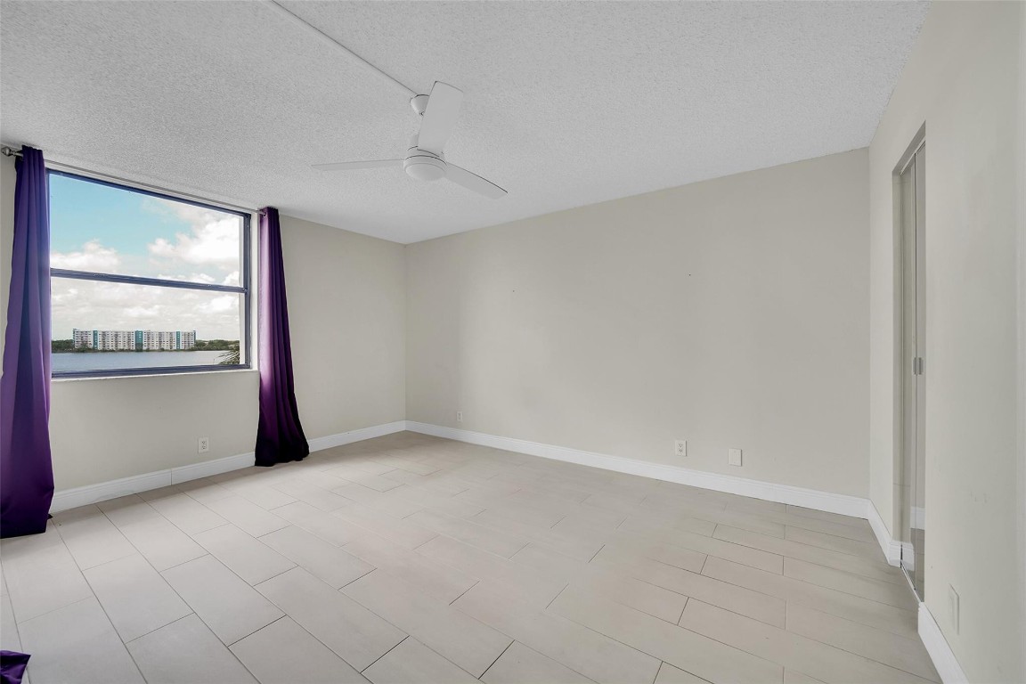 117 Lake emerald drive 407