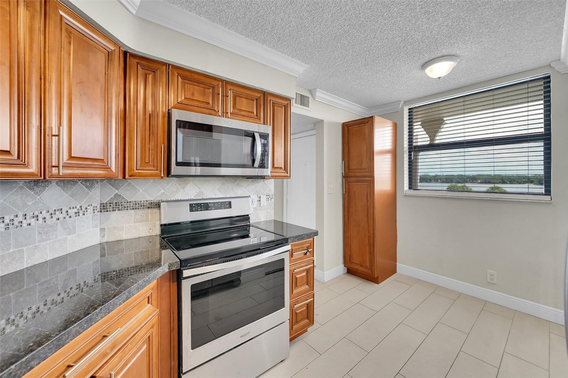 117 Lake emerald drive 407