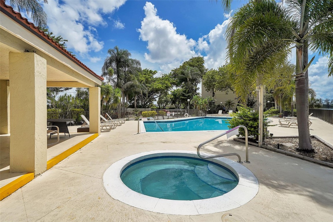 117 Lake emerald drive 407