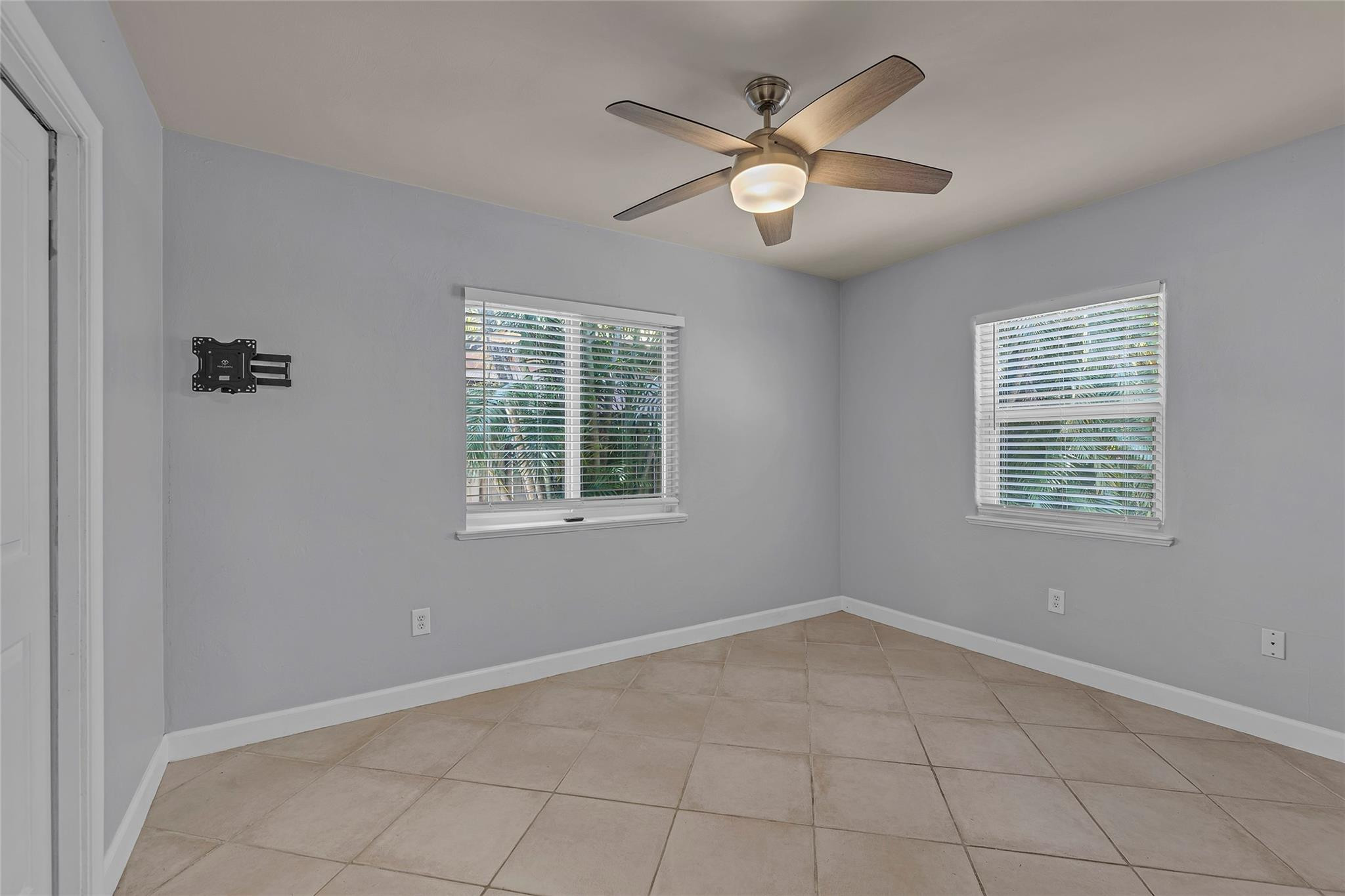 1121-1123 NE 17th Ter