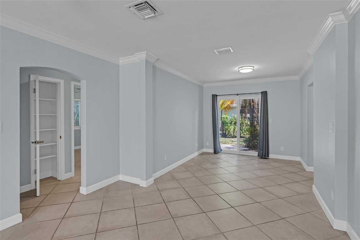 1121-1123 NE 17th Ter