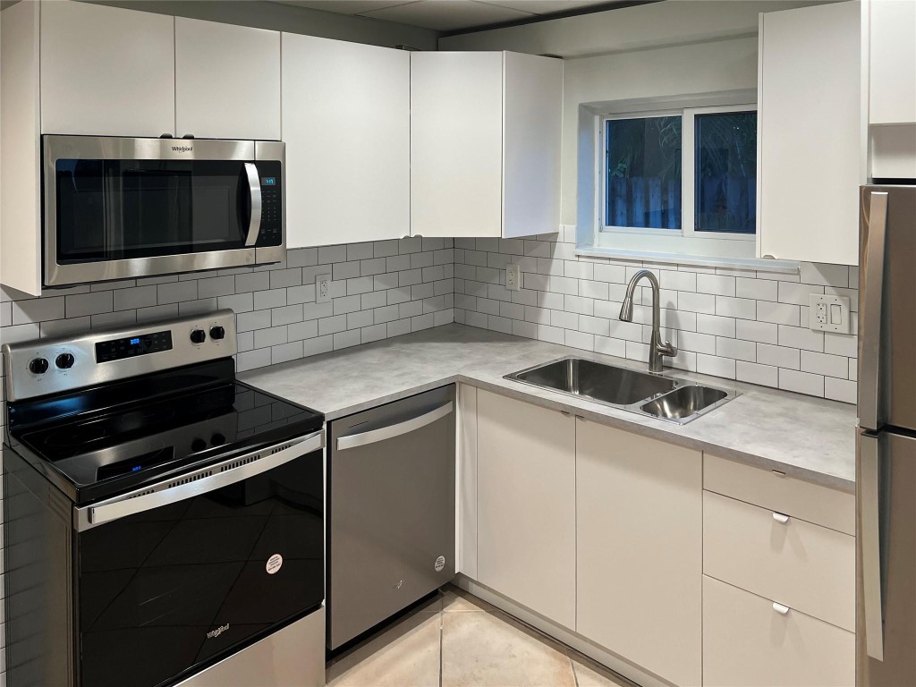 1121-1123 NE 17th Ter