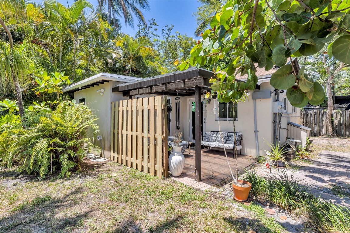 1121-1123 NE 17th Ter