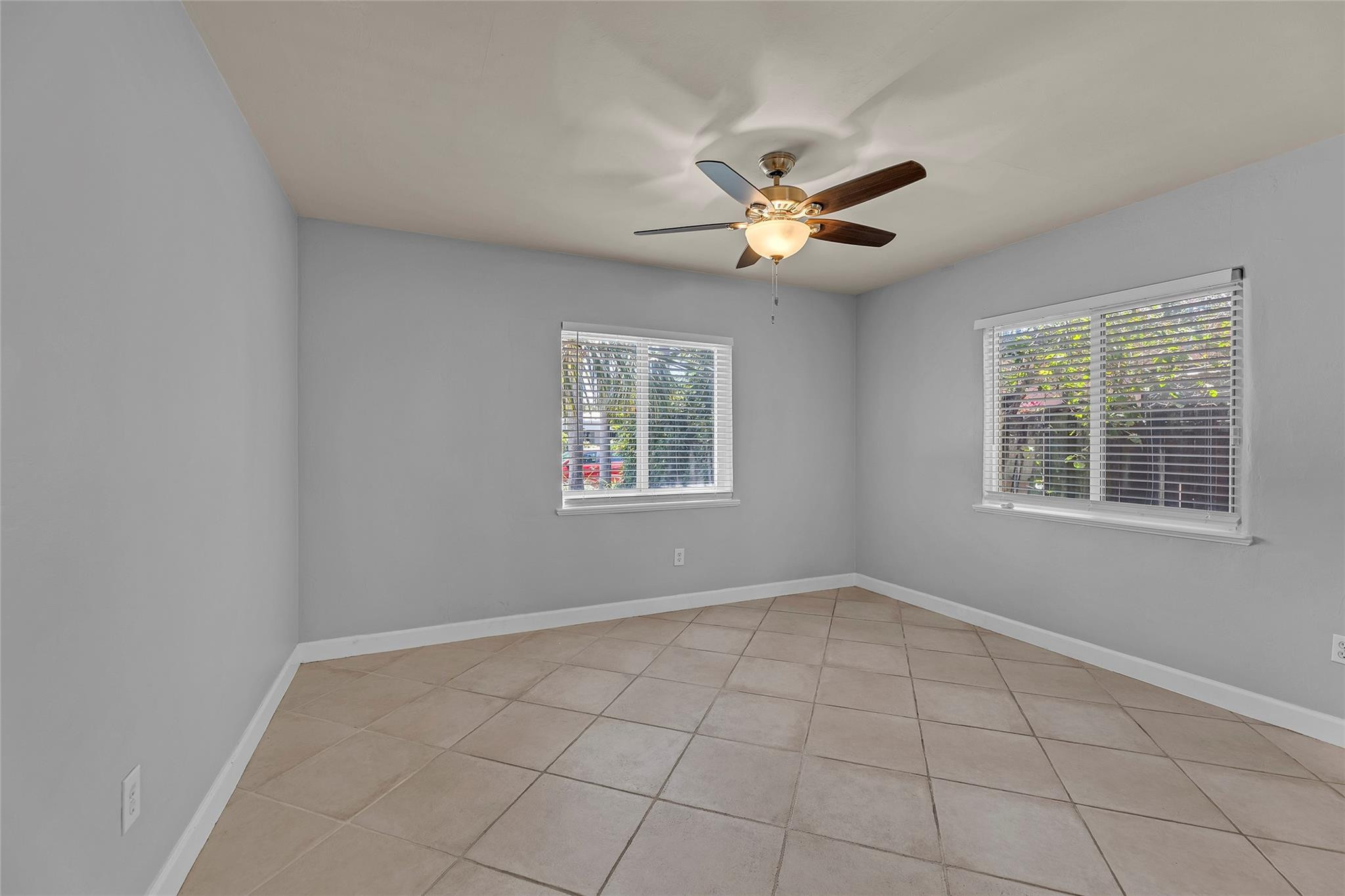 1121-1123 NE 17th Ter