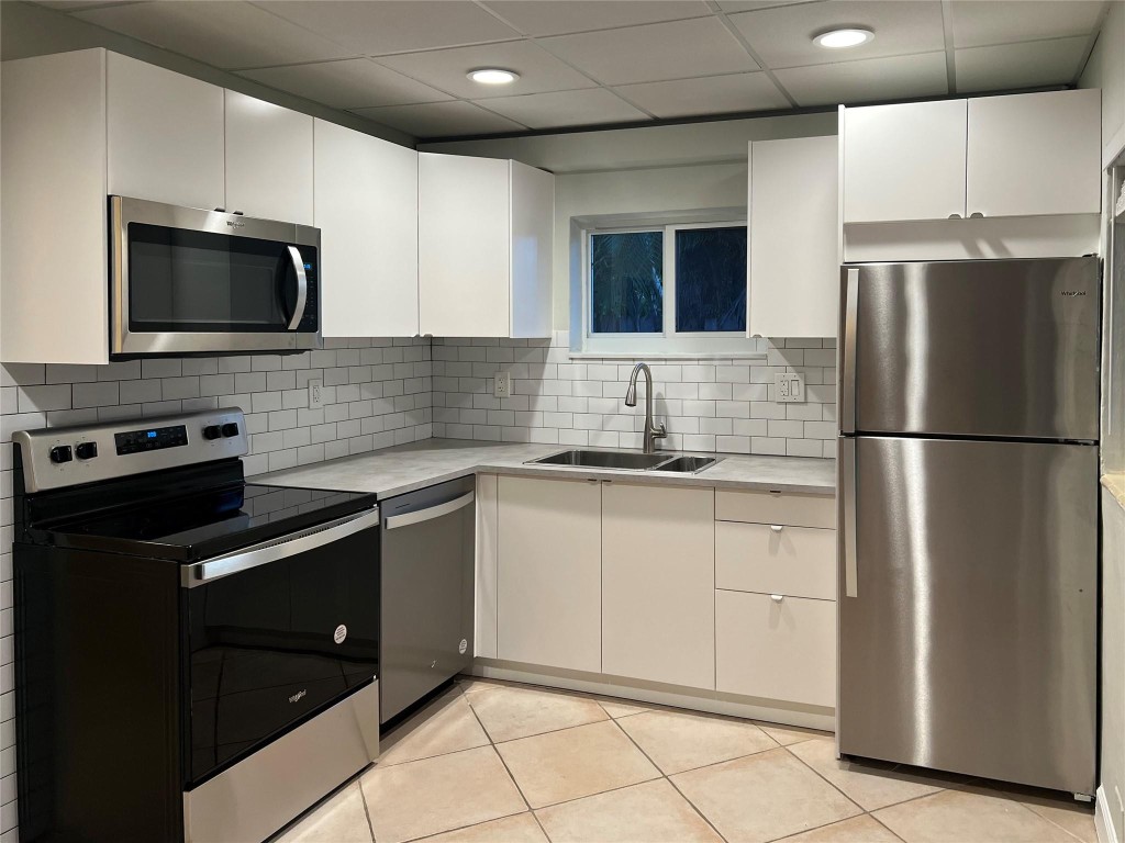 1121-1123 NE 17th Ter