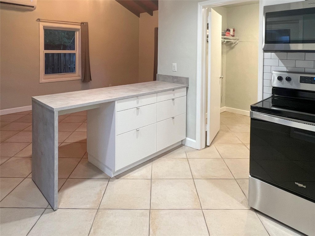 1121-1123 NE 17th Ter