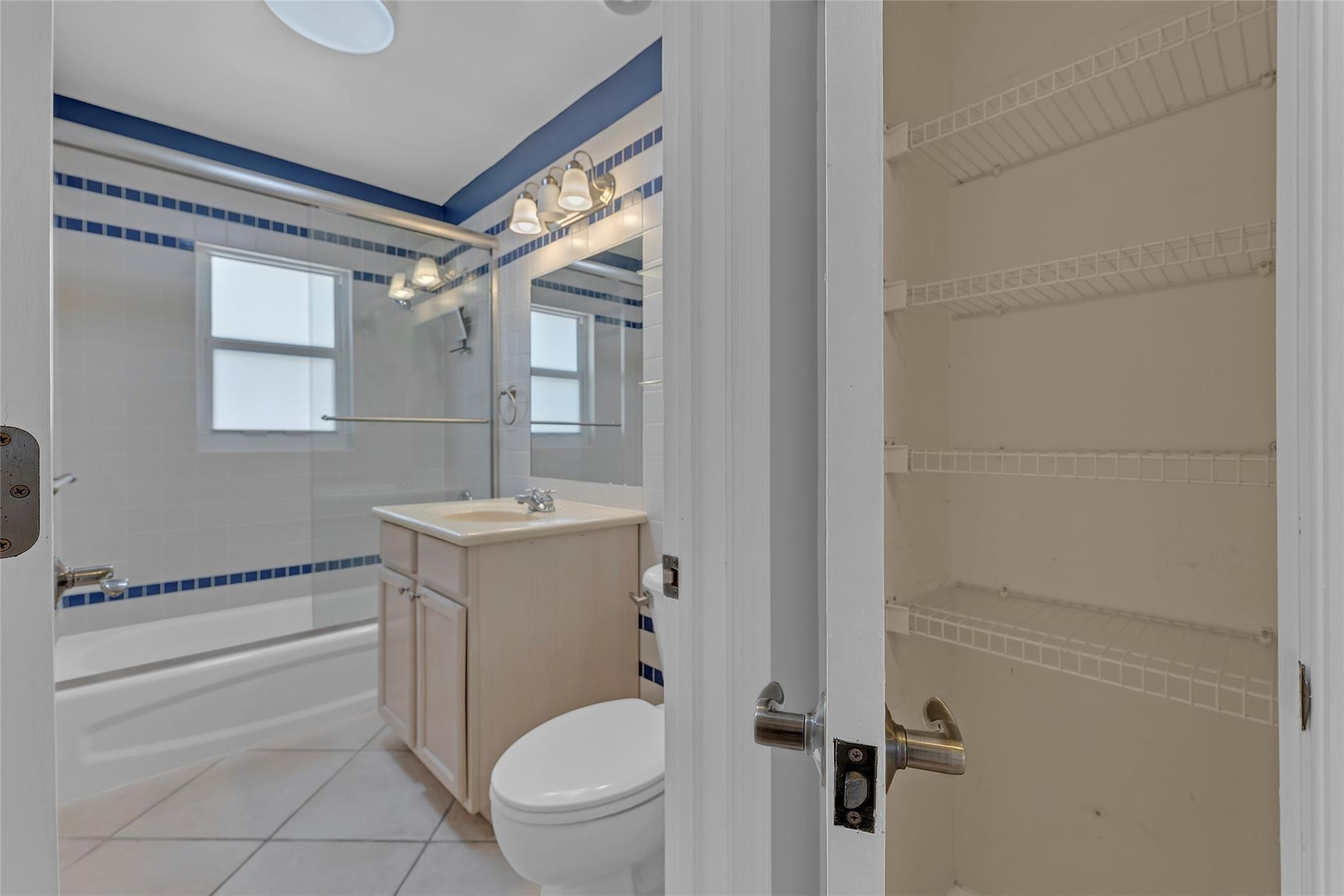 1121-1123 NE 17th Ter