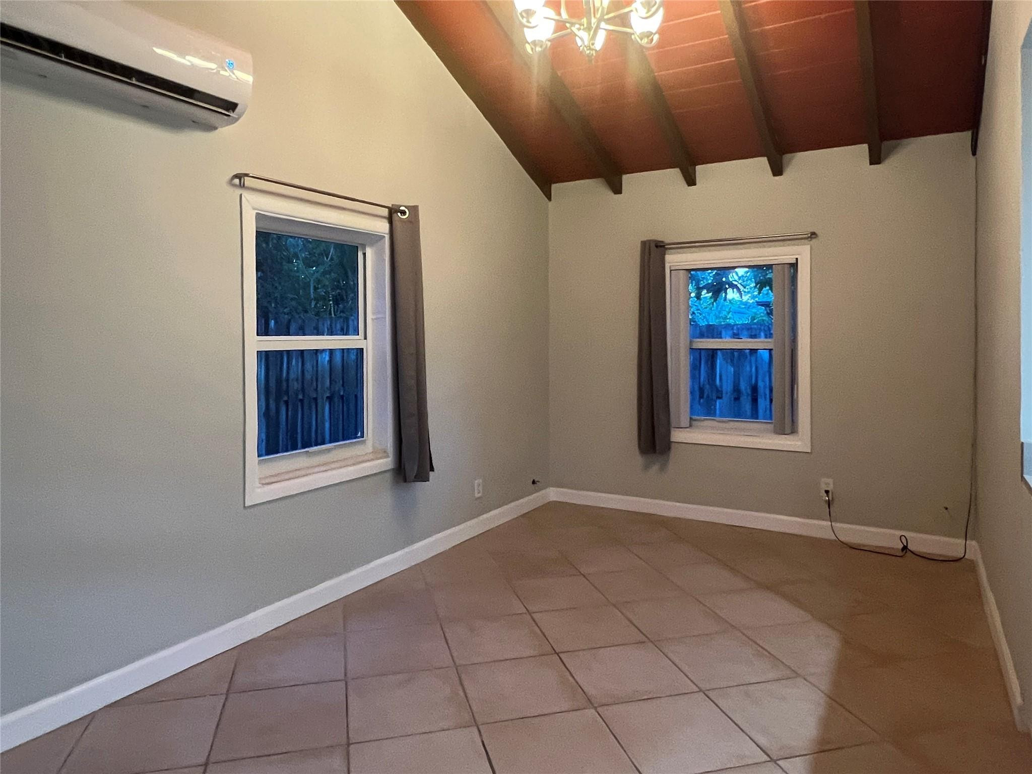 1121-1123 NE 17th Ter