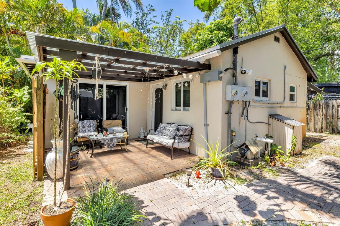 1121-1123 NE 17th Ter