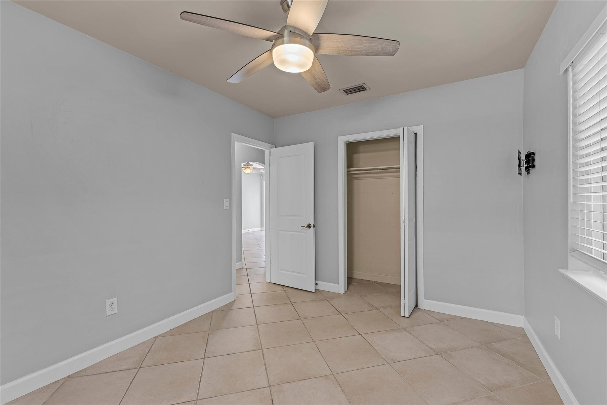 1121-1123 NE 17th Ter