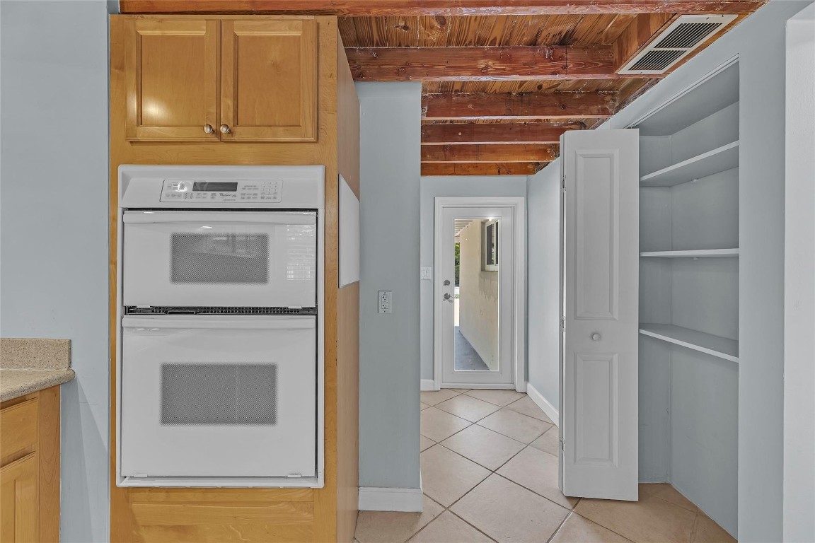 1121-1123 NE 17th Ter