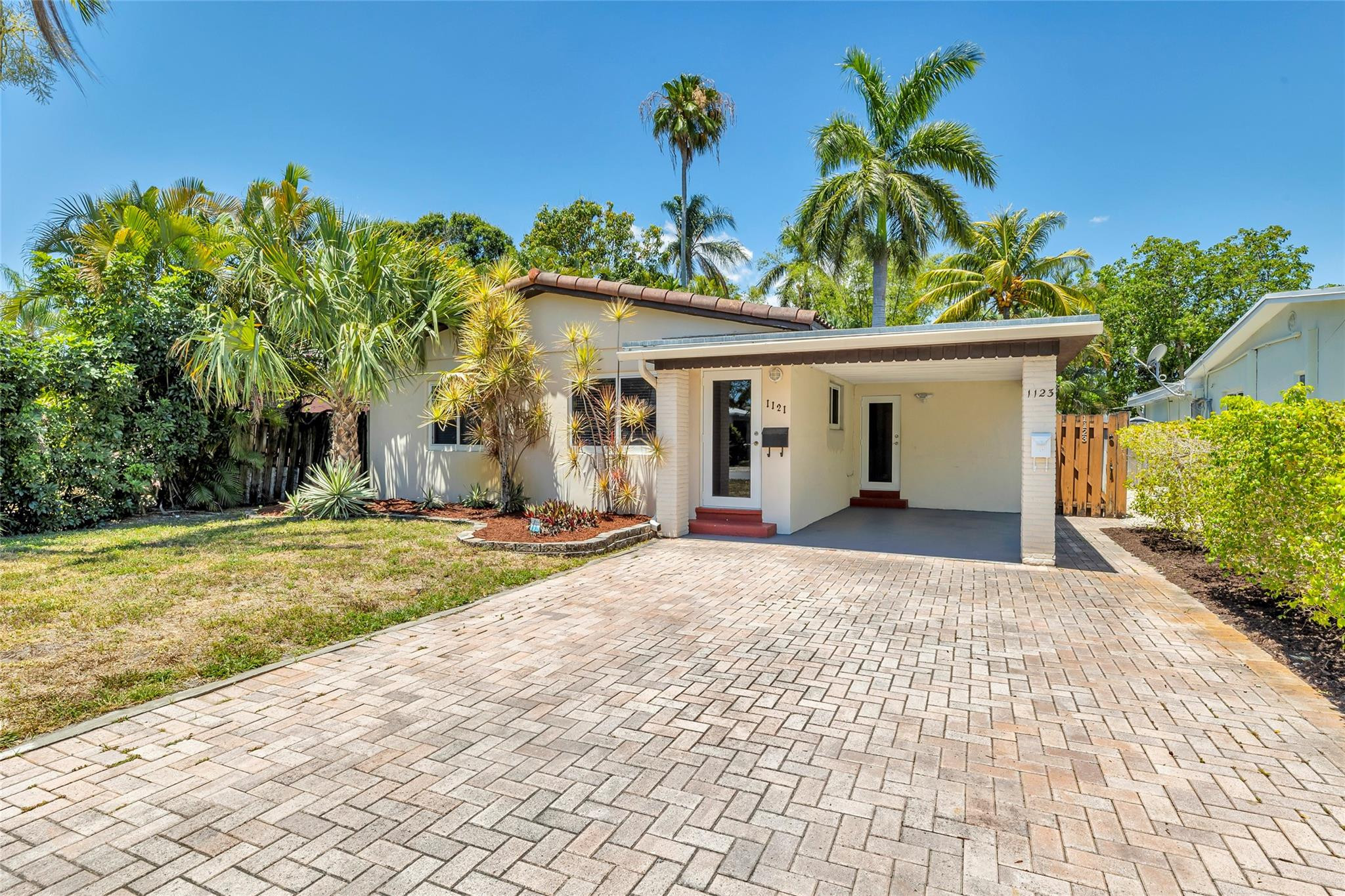 1121-1123 NE 17th Ter